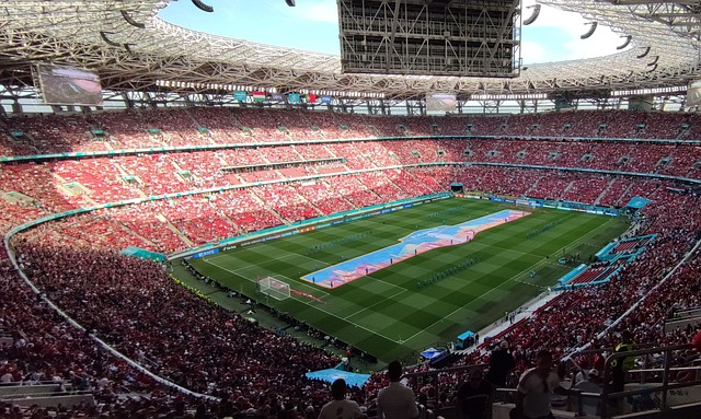 她的成绩比 她的成绩比